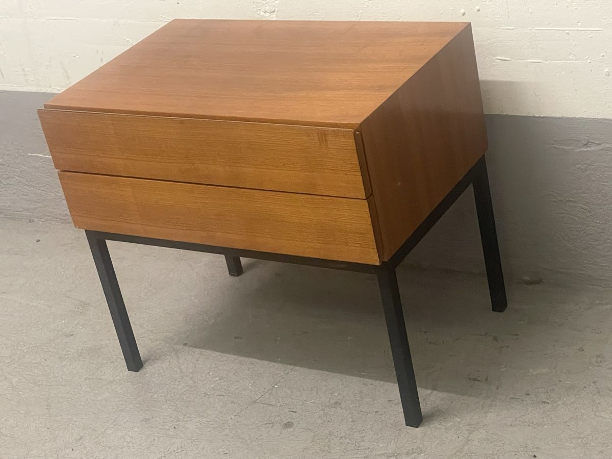Commodes: Vintage kommode/sideboard mit 2 schubladen & metallfüsse – D'occasion à Zürich par Vintage-1993 2