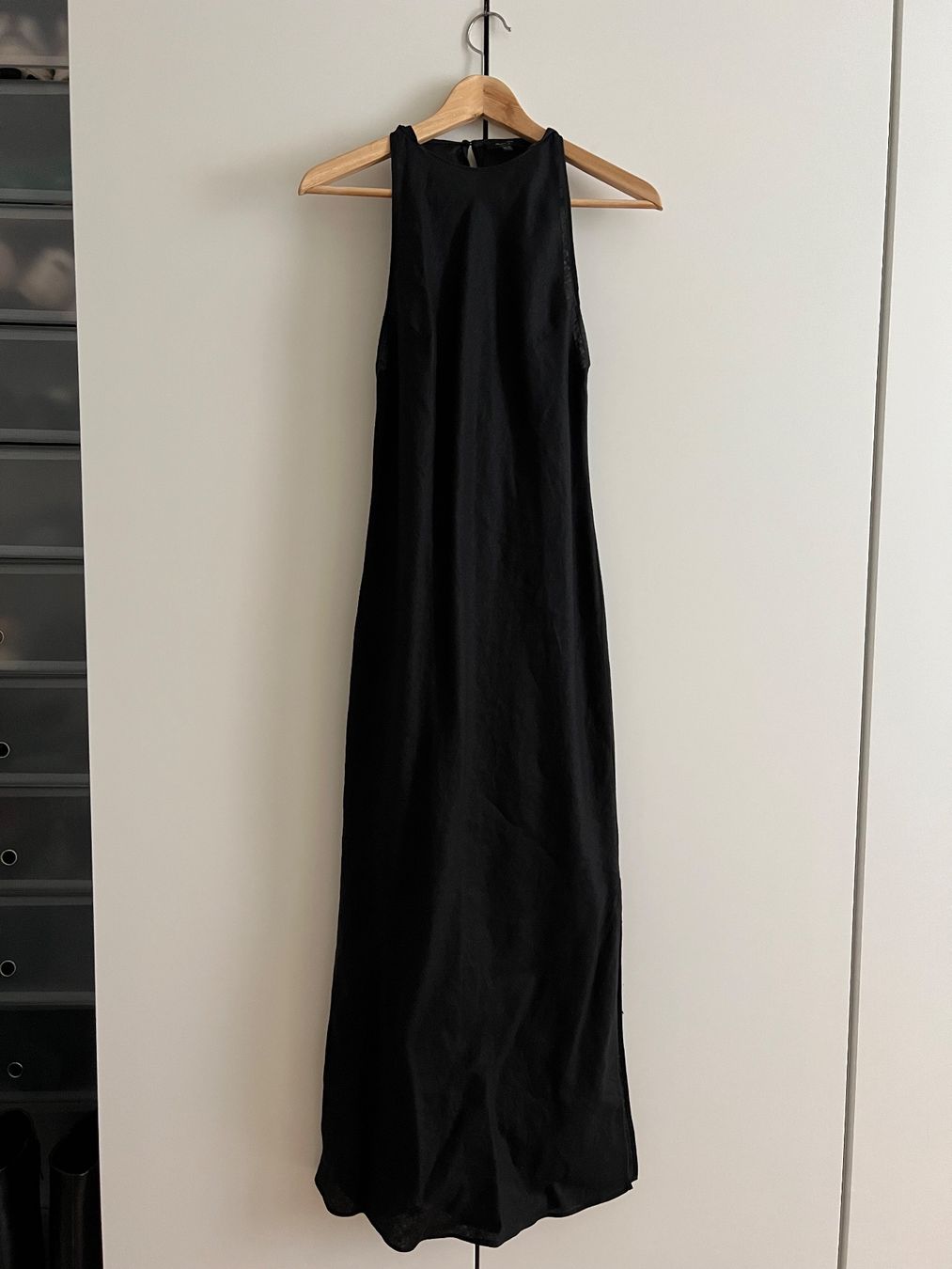 Massimo Dutti Kleider: Schwarzes Leinen Massimo Dutti Kleid – Gebraucht aus Luzern von Soeuv 1