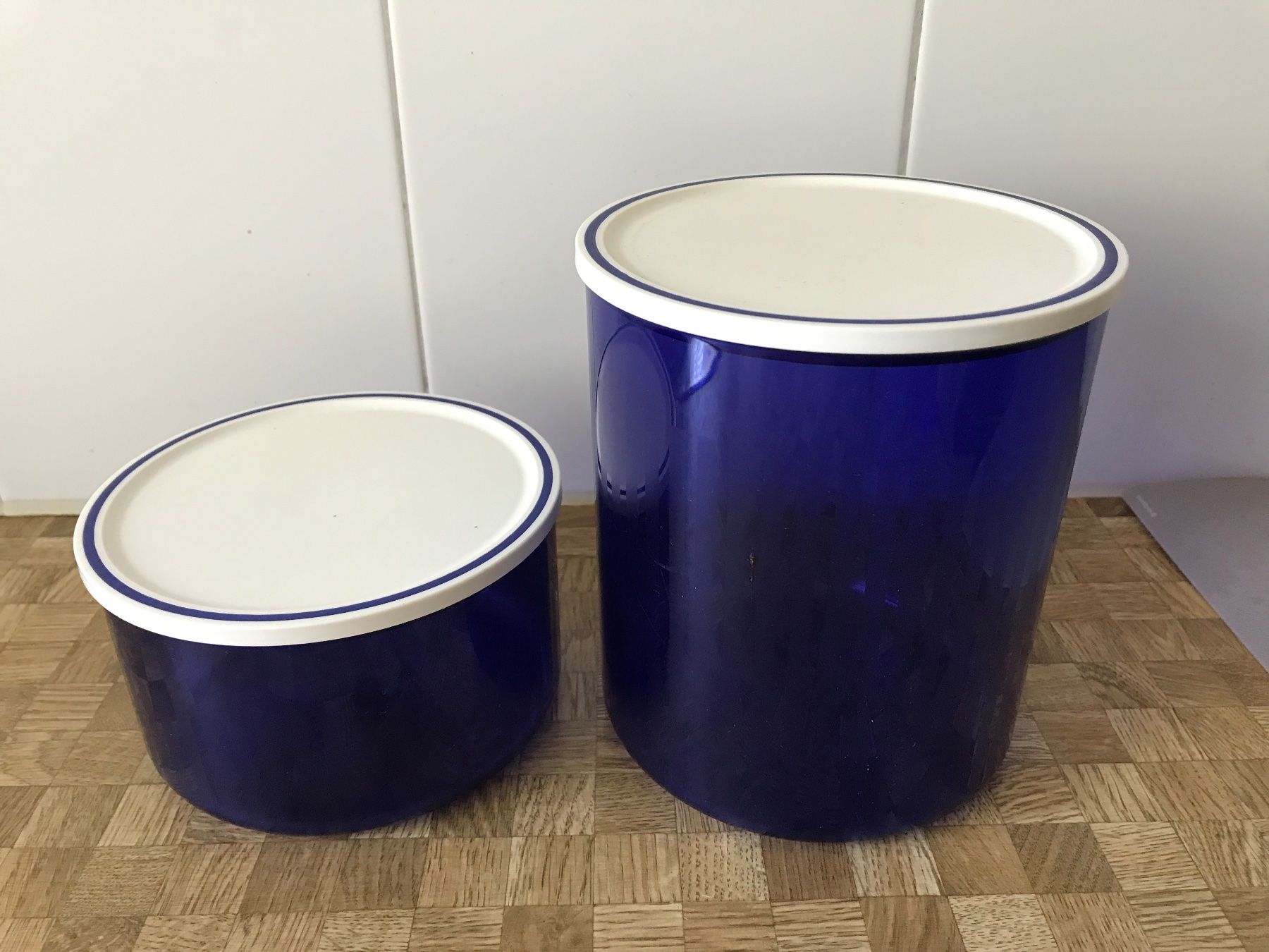 Tupperware Recipients et similaires: Tupperware.   2 Behälter – D'occasion à Birmensdorf ZH par Hilhan