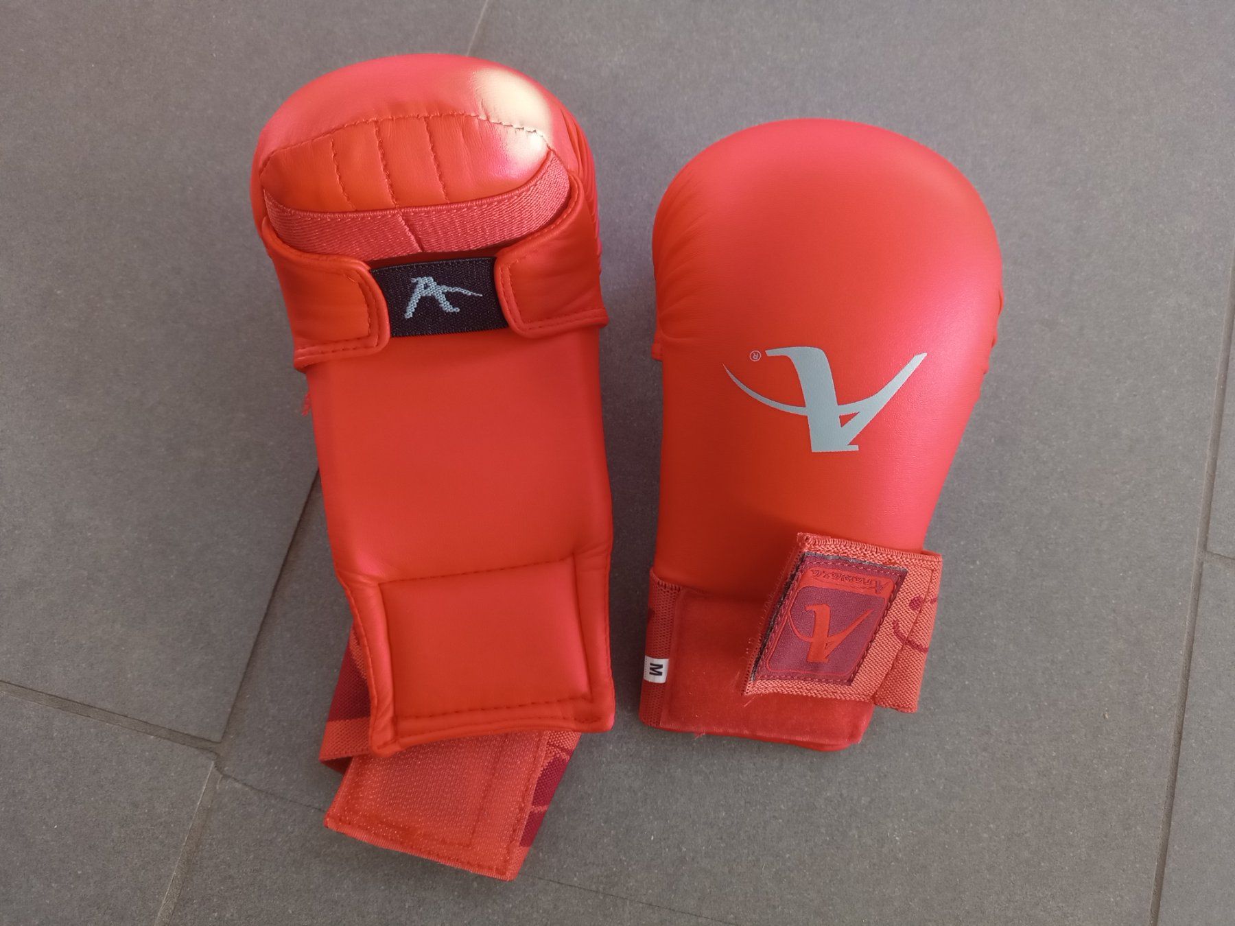 Guanti: Karate Boxing Handschuhe Kinder – Usato da Knonau venduto da pau_52ct