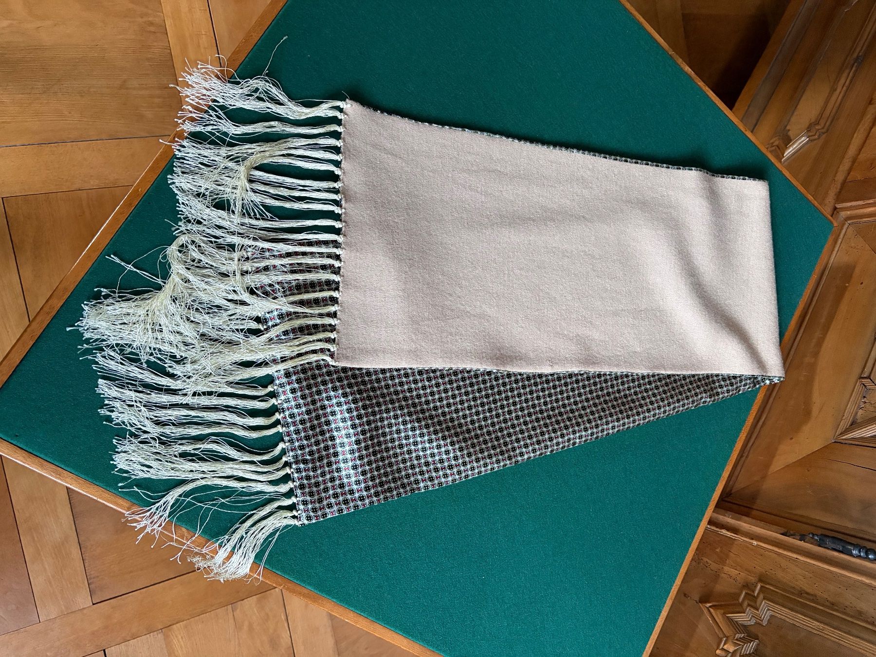 Foulard & Sciarpe: Eleganter doppelseitiger Schal  / Seide + Schurwolle/ – Usato da Interlaken venduto da Bona55 8