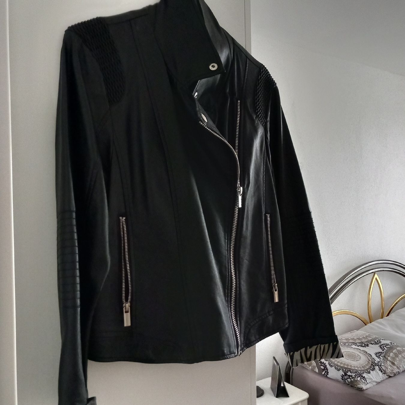 Giacche: Kunstleder Jacke schwarz. – Usato da Aegerten venduto da gismolini
