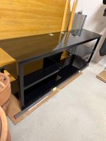 Schwarzes TV/HiFi-Sideboard mit Glasablagen