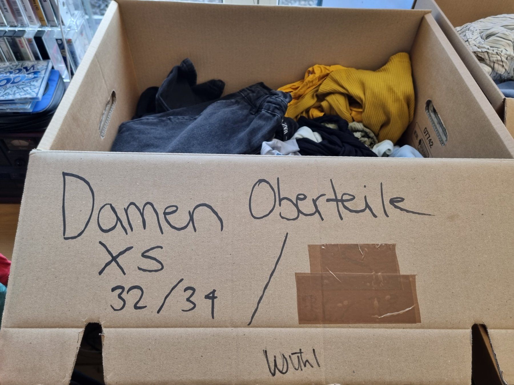 Kleiderpakete: Damen Kleider gemischt Grösse XS – Gebraucht aus Schönenwerd von Chez_Mimi