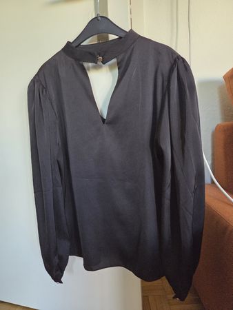 Elegante schwarze Bluse, Grösse 36, wie neu.