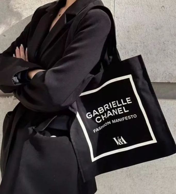 Albert Museum Gabrielle Chanel Tote Bag 100%❤Chanel Black