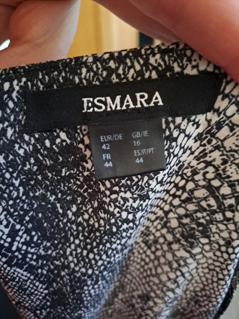 Tops: ESMARA Top Schlangendruck Gr. 42  – Gebraucht aus Rickenbach LU von bishiida 1