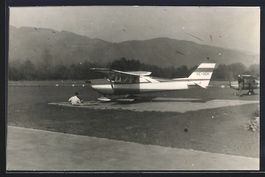 Foto-AK Kapfenberg, Flugzeug auf dem Flu