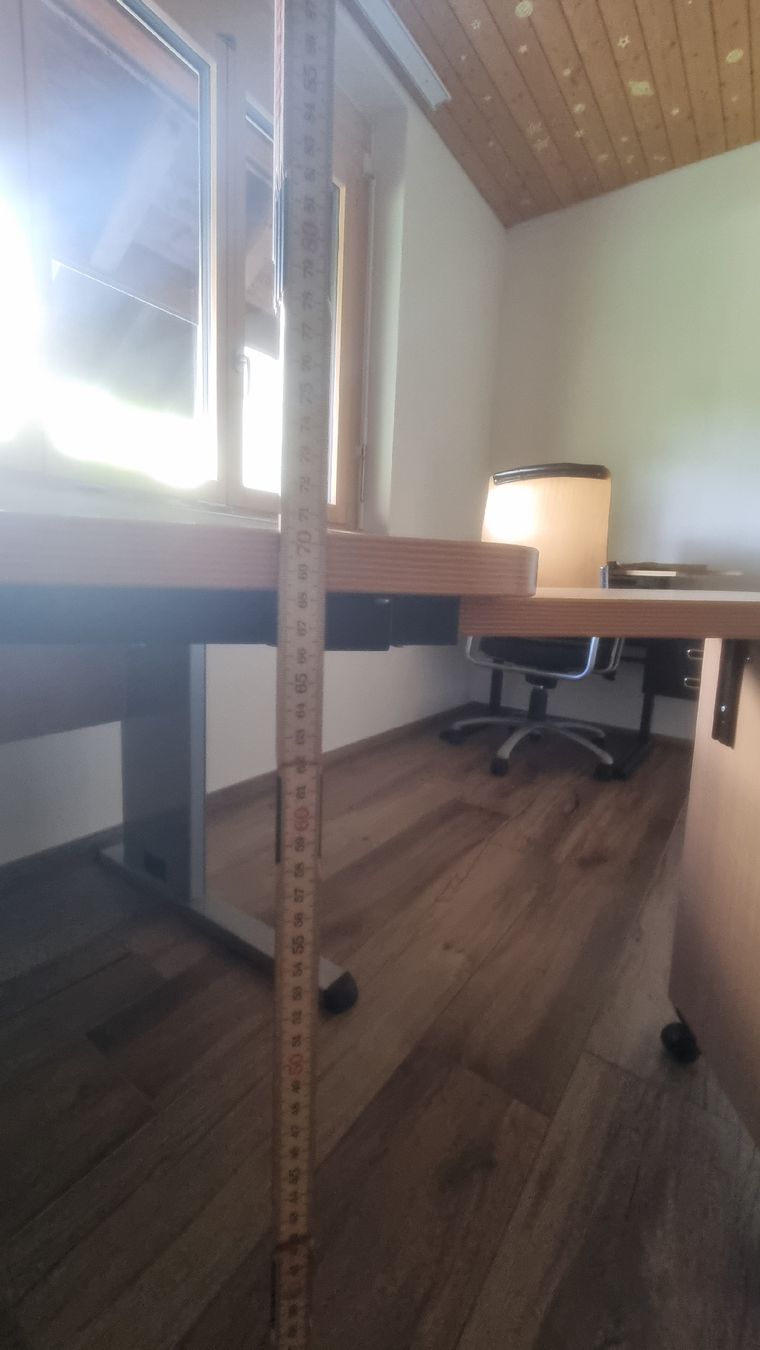 Bureaux: Schreibtisch Holzoptik – D'occasion à Goldiwil (Thun) par dimitri28 3