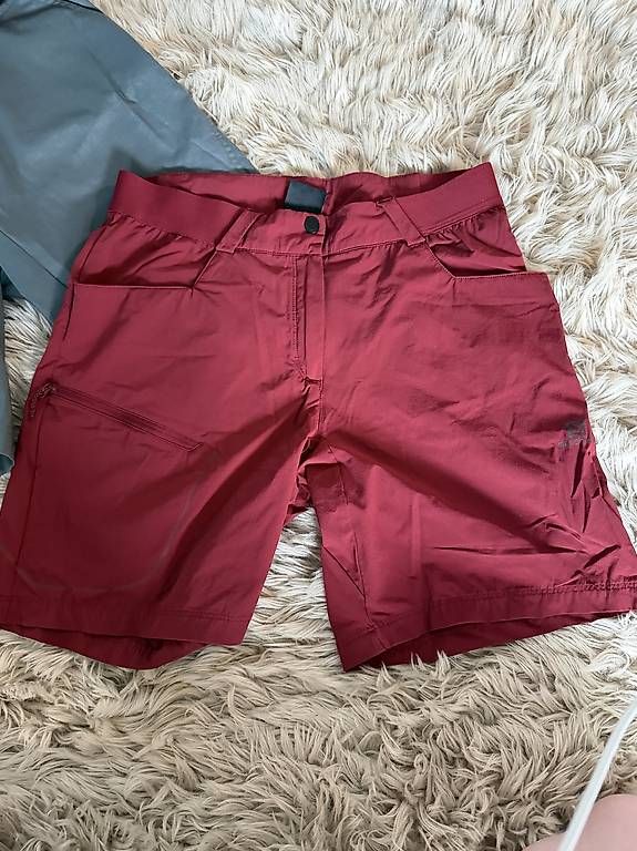 Hosen: Shorts Salomon – Gebraucht aus Seedorf UR von Lia_mia 1