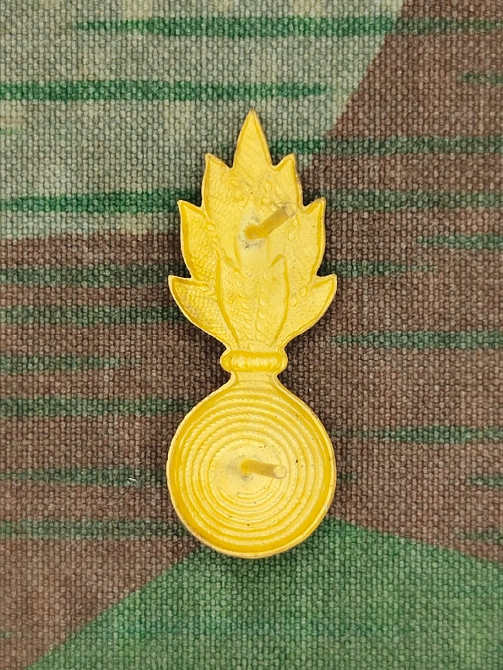 Schweizer Armee Plaketten & Abzeichen: Abzeichen für Schirmmütze, Genf – Gebraucht aus Bauma von SwissMilitaria 1