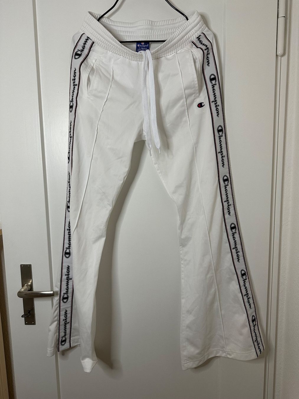 Champion Pantaloni: Champion Hose – Usato da Basel venduto da jane_2h95