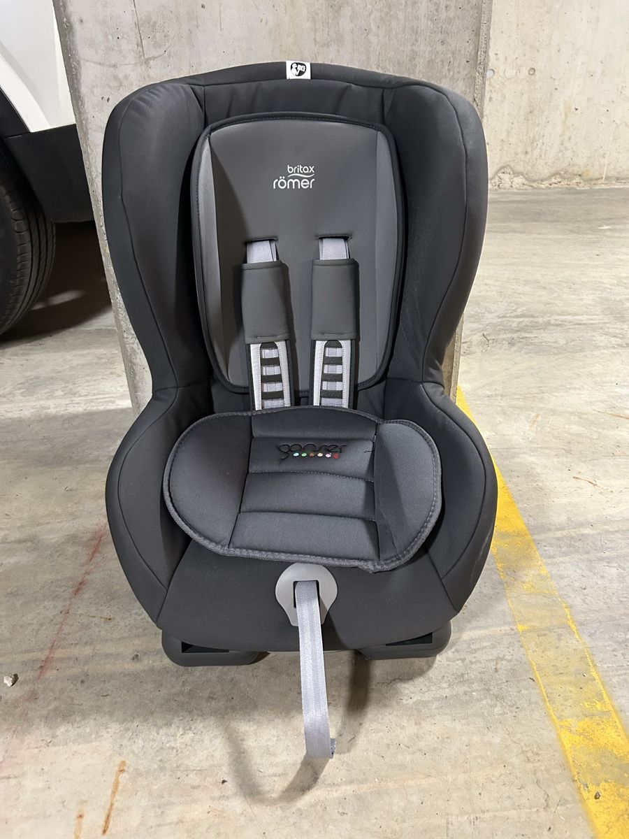 Britax Römer Seggiolini per auto: Kindersitz Britax Römer grau gebraucht – Usato da Biberist venduto da kimi2002 1