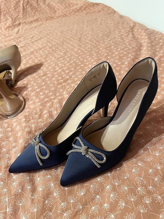 Chaussures femmes: Dunkelblaue Pumps Lazzrini 38 – D'occasion à Altenrhein par jus_mx89