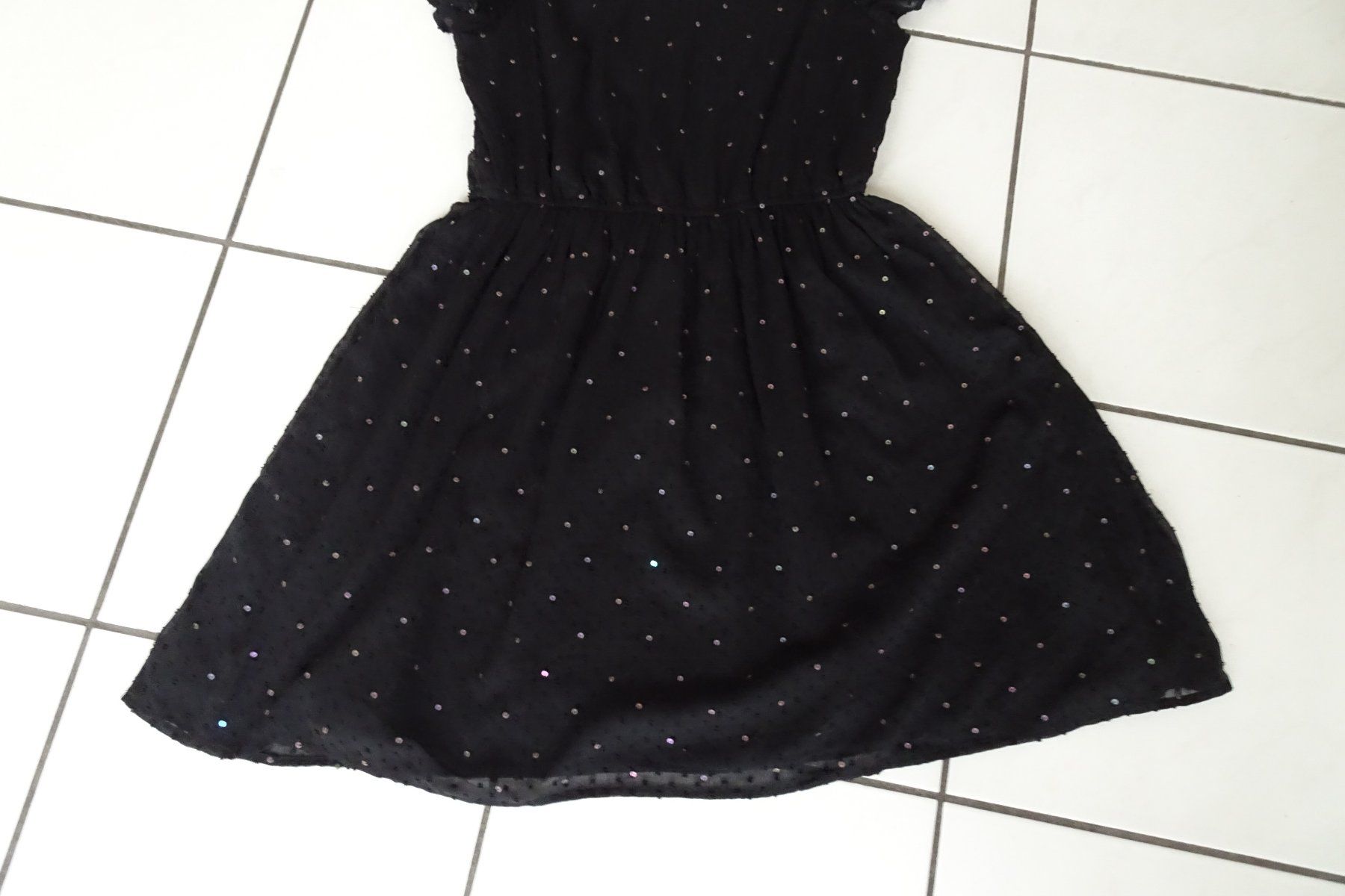 Vestiti: schwarzes Kleid mit Pailletten Gr. 38 – Usato da Strengelbach venduto da schmetterling20 1