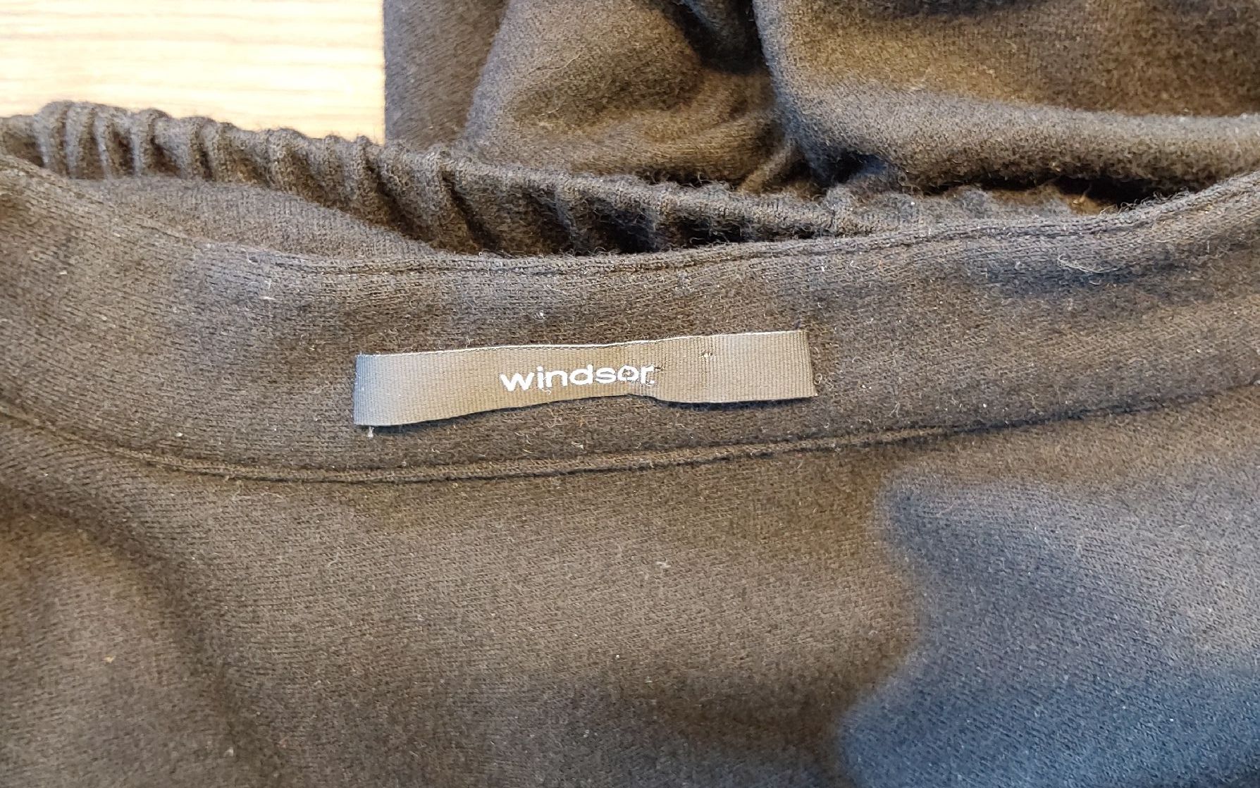 Windsor Vestiti: Kleid Windsor 44 Wolle schwarz – Usato da Köniz venduto da scopello12 5