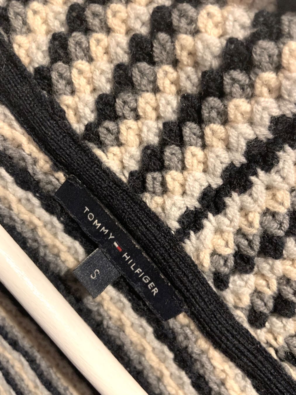 Tommy Hilfiger Giacche: Tommy Hilfiger 3-Farben-Strickjacke – Usato da Zürich venduto da floridiablanca 2
