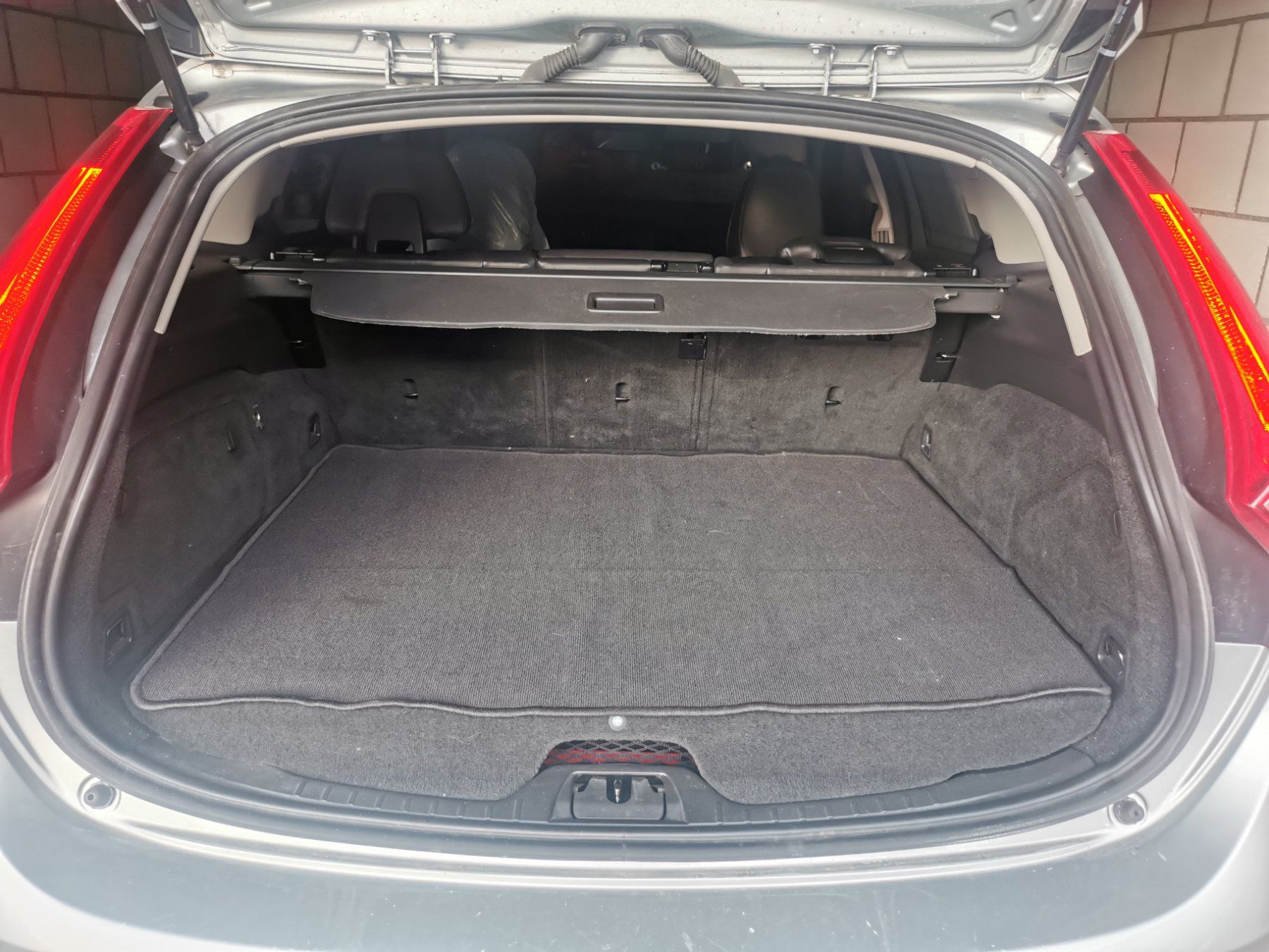 Volvo Autos: Volvo V60 D6 Plugin Hybrid – Defekt aus Kerzers von evsen 4