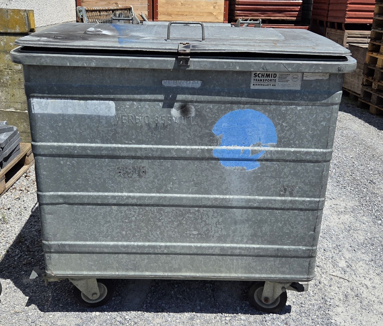 Autres articles bureau & commerces: 800 Liter Container mit Deckel – D'occasion à Oberhasli par General-Dealer