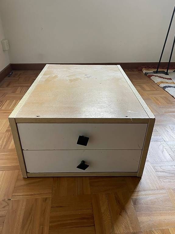 Cassettiere: Kleines Holzmöbel mit 2 Schublade  – Usato da Zürich venduto da pinkargus