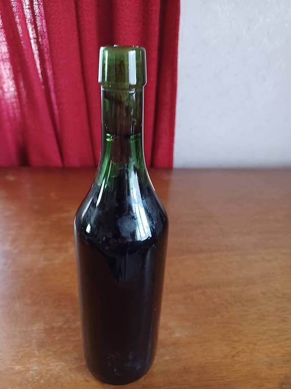 Wein: Bouteille de vin rouge – Gebraucht aus Soyhières von 5jm_5czl 4