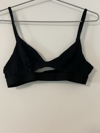 Schwarzer Organic Basics BH Bügellos Gr.M