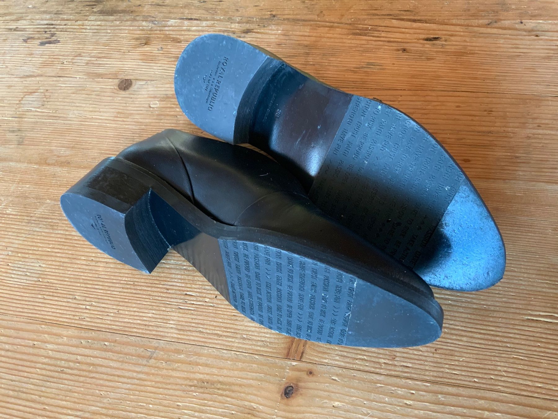Scarpe da donna: Damen Schuhe Royal Republiq – Usato da Nesslau venduto da Giga257 3