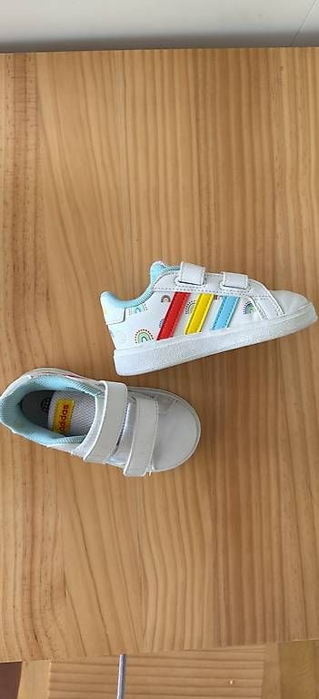 Scarpe per ragazzi: Adidas Sneaker Gr. 21 – Usato da Basel venduto da nic_g5xv 1