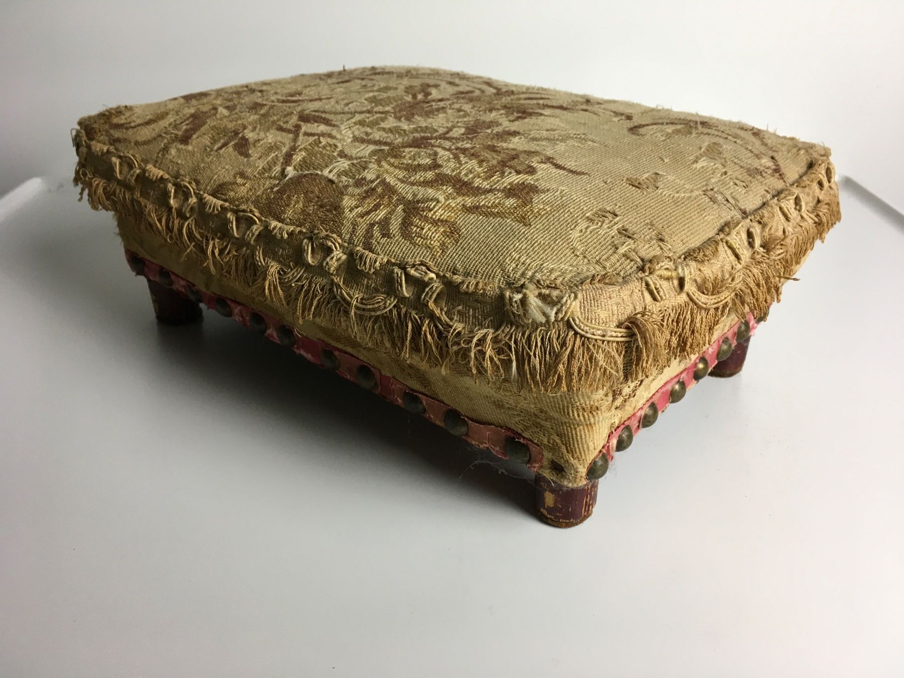 Hocker: Schemel Stoff überzogen antik? – Gebraucht aus Bühler von tashina96 2