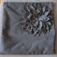 Kissenhülle Blume grau
