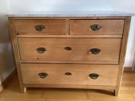 antike Kommode aus Holz mit Marmorplatte