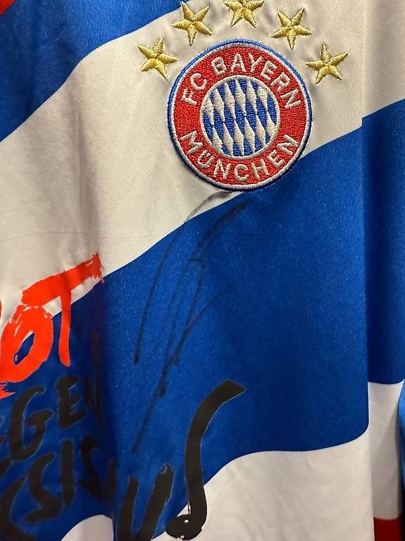 Adidas Canottiere & Pantaloni: FC Bayern Original Pullover getragen und unterschrieben – Usato da Schötz venduto da stan1984 1