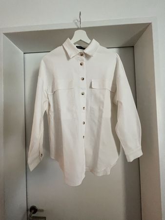 Bluse weiss Oversize braune knöpfen