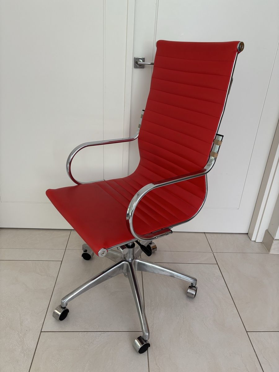 Chaises: Good-looking red office chair – D'occasion à Genève par god_nr55