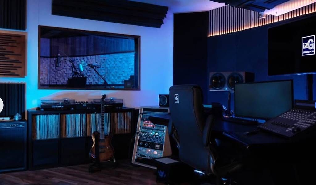 Altro per Ufficio & Commercio: Tonstudio Mitmieter gesucht! – Usato da Oberglatt venduto da Prinzip 1