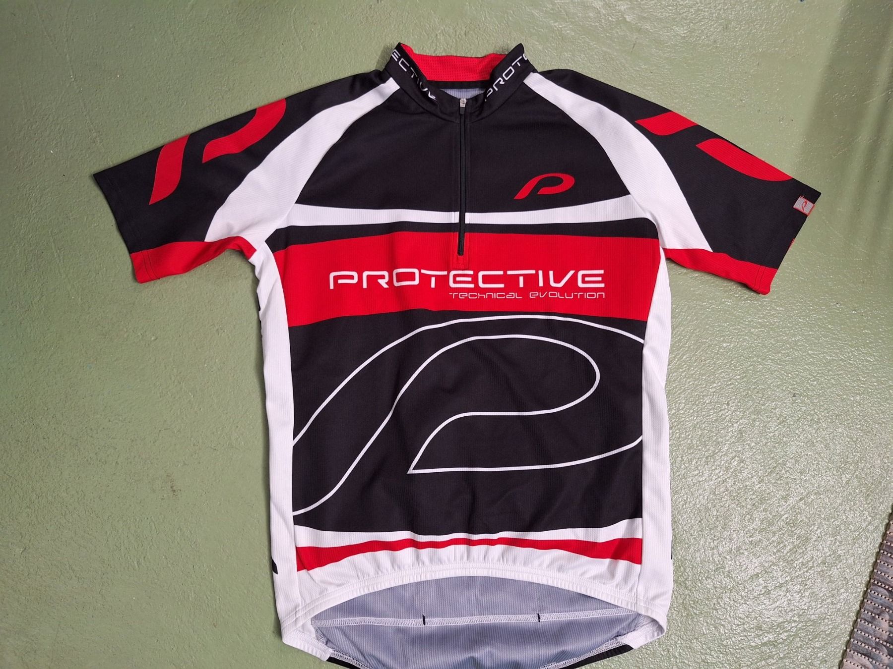 Canottiere & Pantaloni: Velotrikot – Usato da Niederglatt ZH venduto da Bobsli