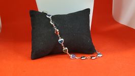 Silberfarbenes Armband mit bunten Herzchen, neuwertig