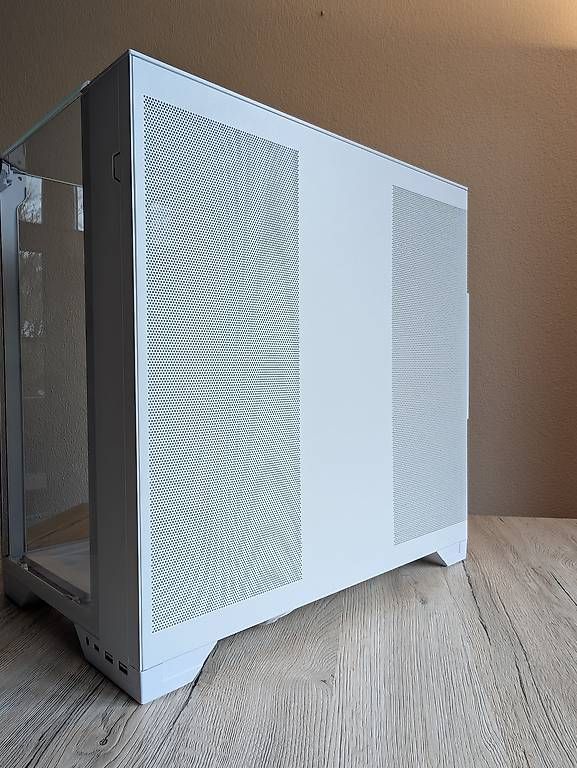 PC: White Gaming PC – Usato da Neirivue venduto da SamLook 2
