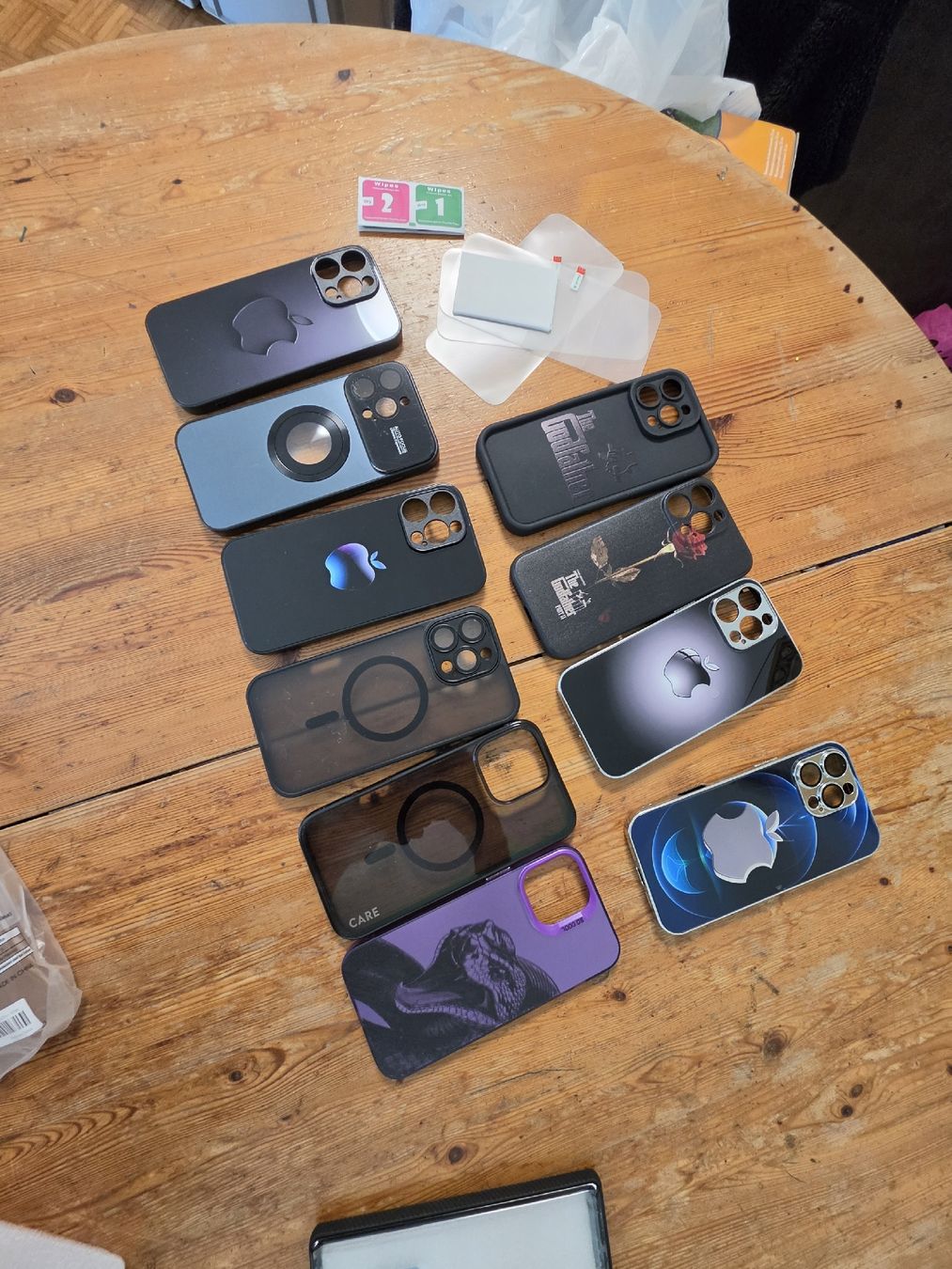 Covers & Schutzfolien: Flohmarkt Schutzhüllen Iphone 16 Pro Max – Gebraucht aus Adliswil von mibikywe