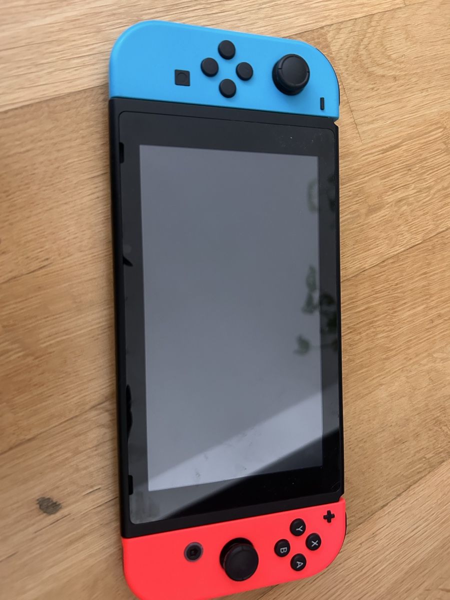 Nintendo Manettes: Nintendo Switch Konsole mit Dockingstation gebraucht – Neuf (Voir description) à Winterthur par Lili.shef