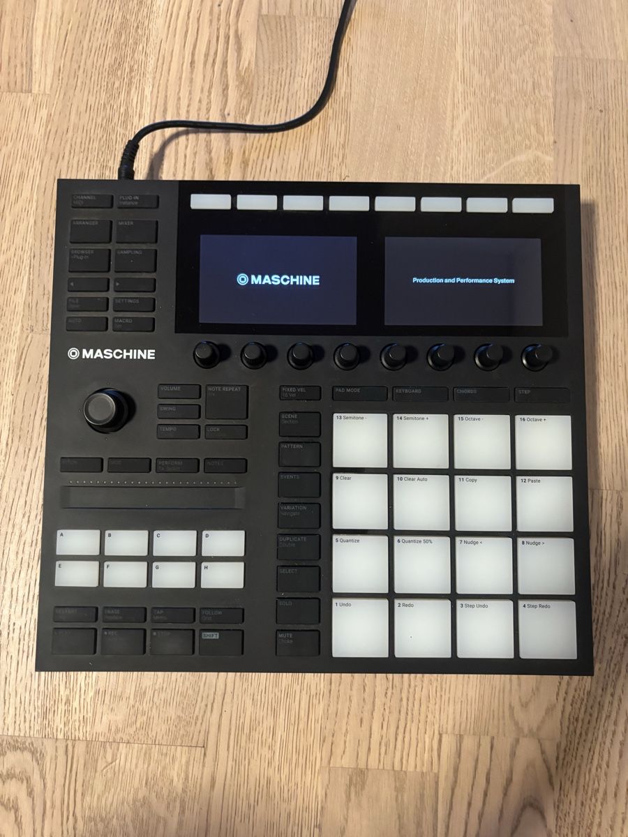 Native Instruments Instruments de musique: Native Instruments Maschine MK3 – D'occasion à Horw par akau5225