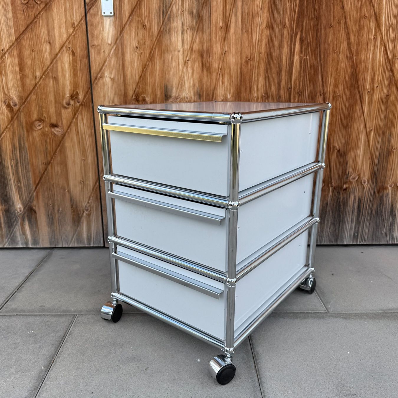 USM Banconi: USM Haller Rollcontainer Rollkorpus lichtgrau -top Zustand- – Usato da Ramsen venduto da Studio82