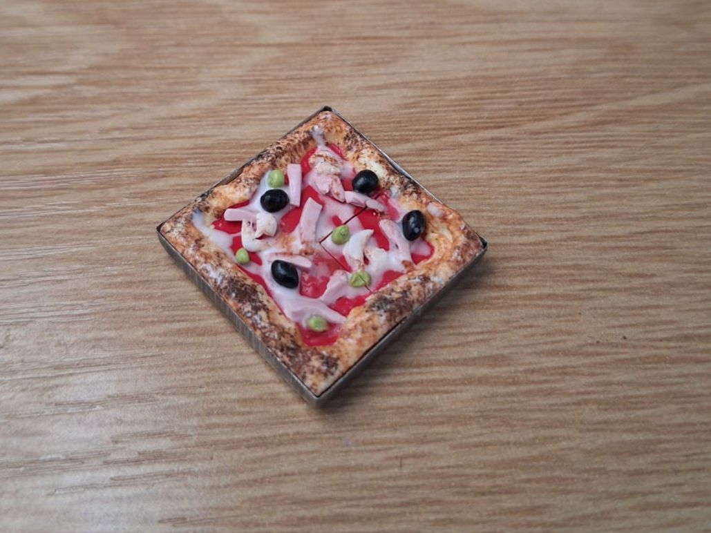 Maisons & Meubles de poupées: Blechpizza Handgemacht – Neuf (Voir description) à Zürich par HandmadeTinyFood 2