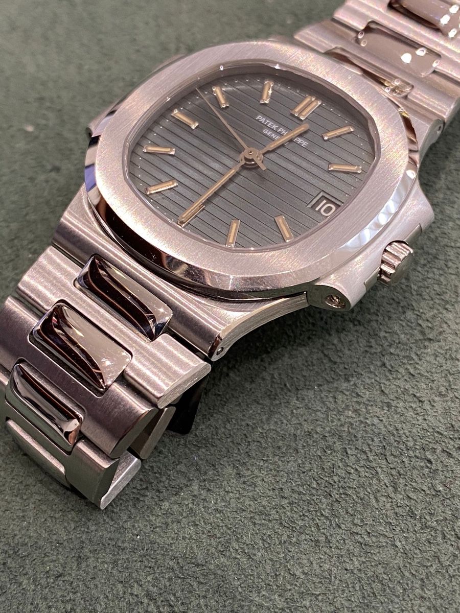 Patek Philippe Orologi: Patek Nautilus 3800 mit seltenes Anthrazit Zifferblatt – Usato da Pfäffikon SZ venduto da StanleyCup 3