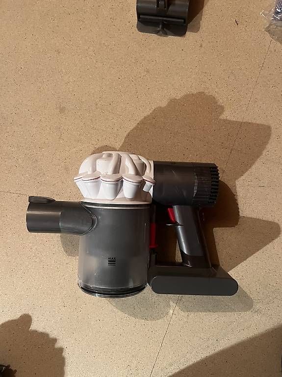 Aspirapolveri & Accessori: Dyson V6 Blanc complet, batterie neuve – Usato da La Corbaz venduto da Fred666 3