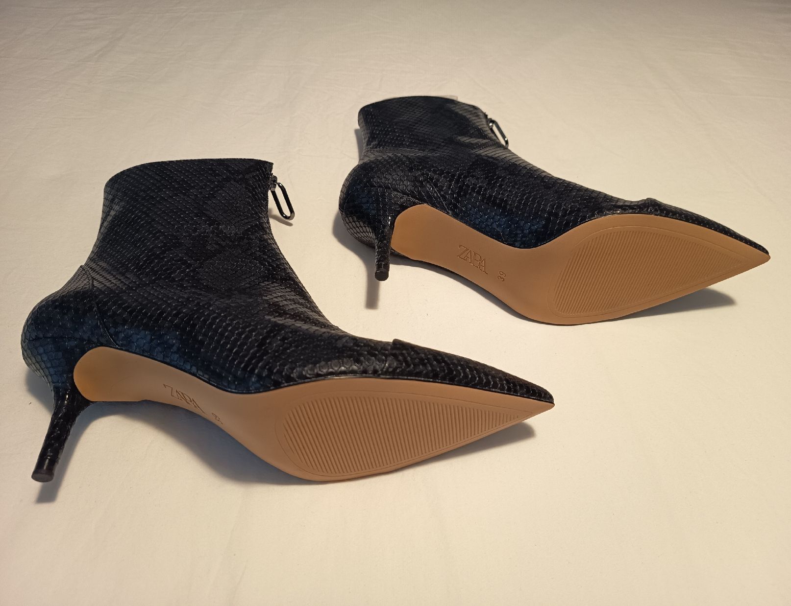 Zara Scarpe da donna: High-Heel Ankle Boot with Zip – Nuovo (secondo la descrizione) da Basel venduto da beg_6v7r 3