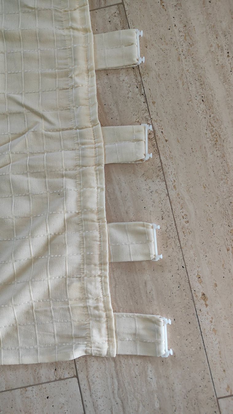 Vorhänge: 2 dicke, beige Nachtvorhänge mit Caromuster – Gebraucht aus Strengelbach von Yanbu13 1