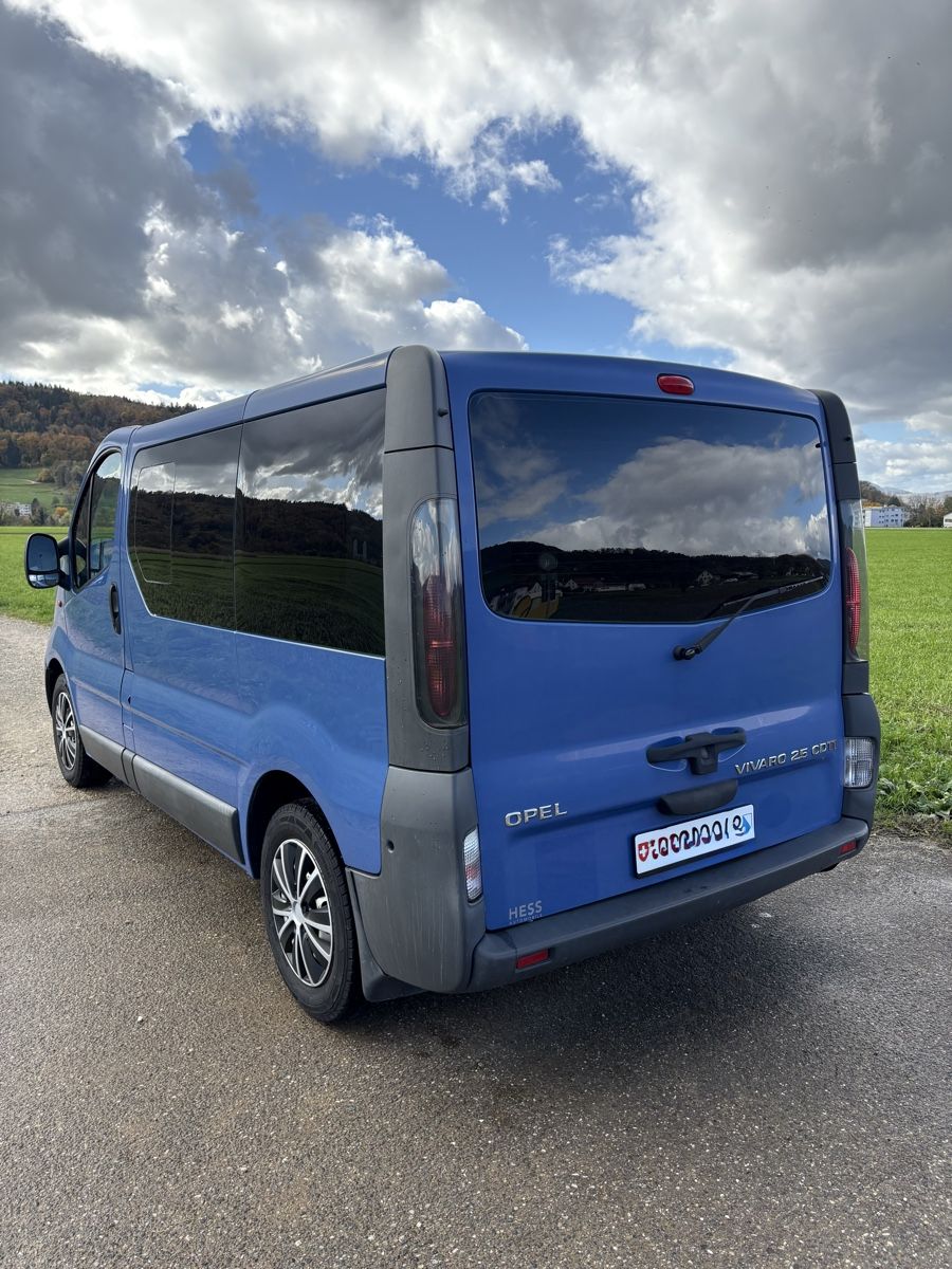 Opel Automobili: Opel Vivaro 9 Plätzer AUTOMAT – Usato da Zürich venduto da Jes_4 7