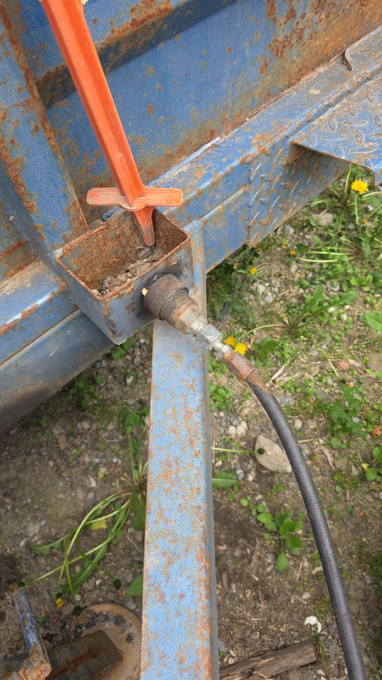 Rimorchi: Viehwagen Hydraulisch gebremst  – Usato da Bösingen venduto da lauda-lauda 8