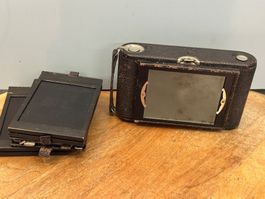 Antike Platten-/Klappkamera mit Plattenkassetten